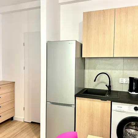 W Gdyni, Leszczynki Iv * غدينيا